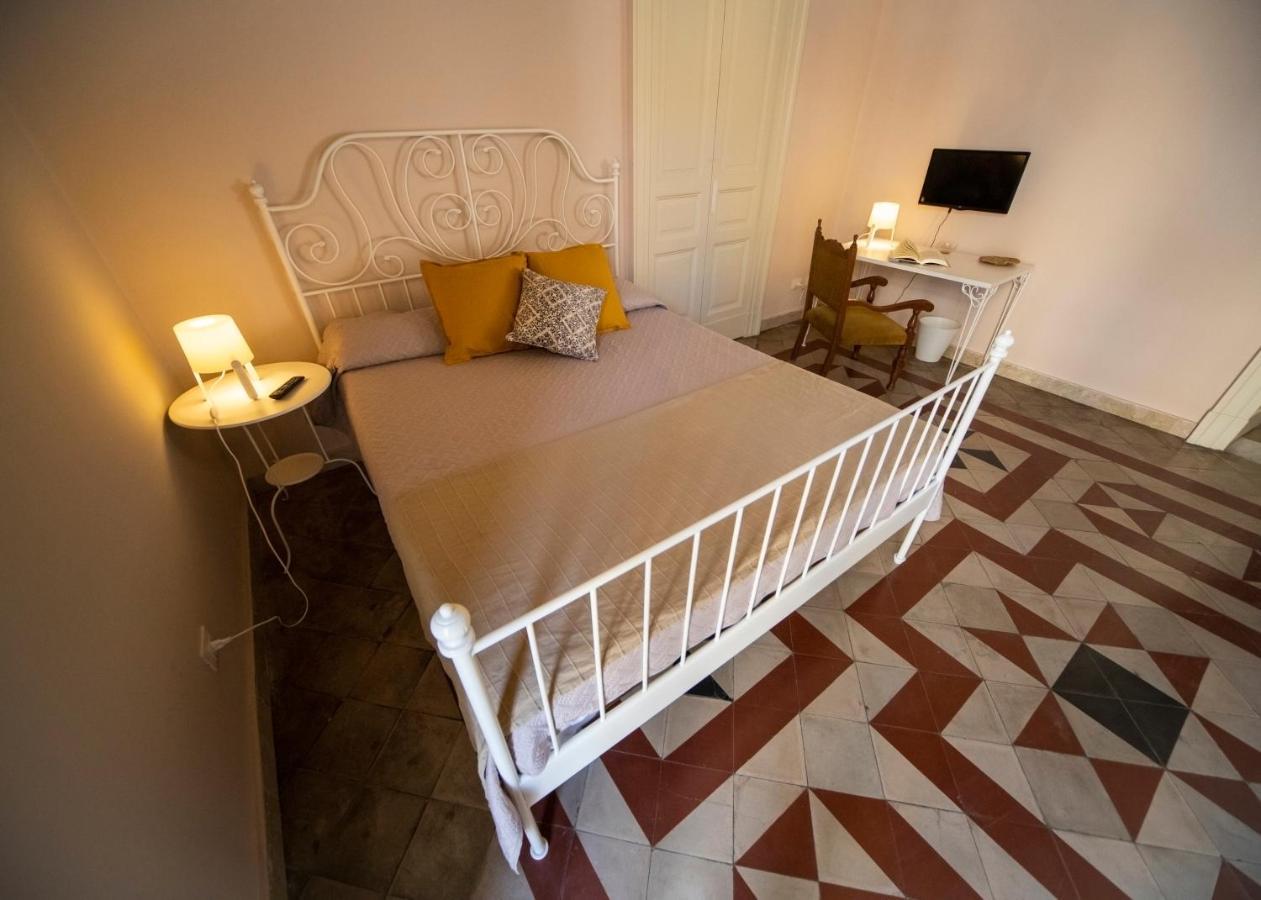 Sicilian Mood - Bed And Breakfast คาตาเนีย ภายนอก รูปภาพ